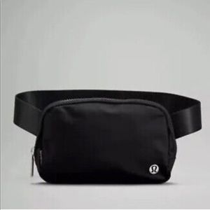 NWT Lulu🍋 Where everywhere belt bag black